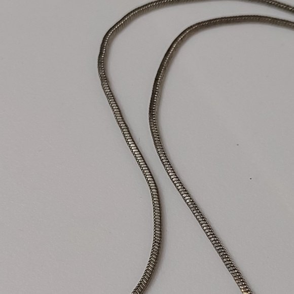 Vintage Avon Silver Tone And Faux Pearl Pendant Necklace Adjustable 16 To 18.5 - Picture 4 of 9